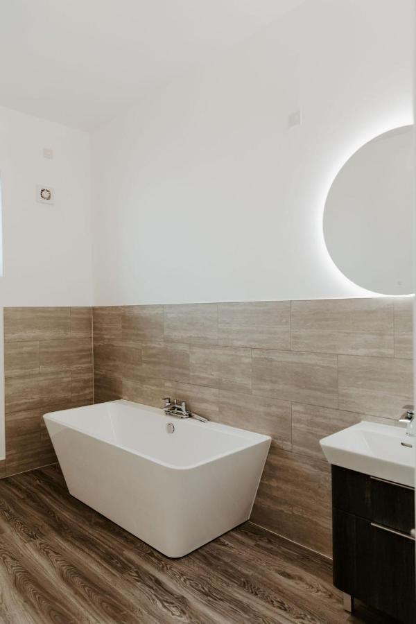 Lionheart Large Luxury Lodge - Sleeps 10- Dog Friendly,Near Sherwood Forest At Fairview Farm Nottingham Great For Family Gatherings ,Groups ,Parties エクステリア 写真